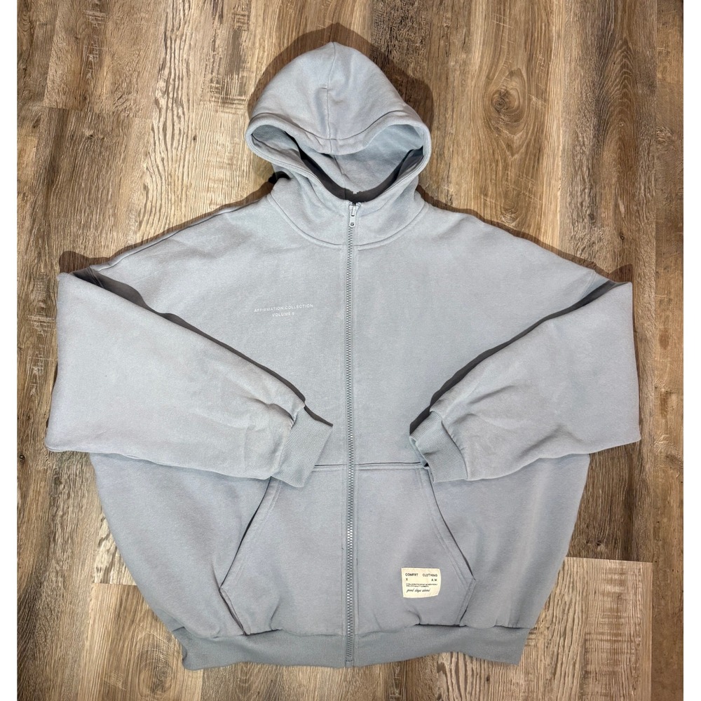 Men's Zip-Up Hooded Sweatshirt in Light Gray